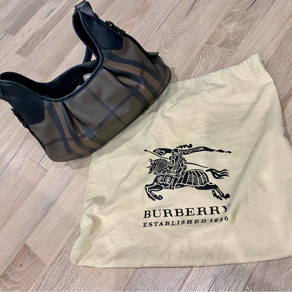 BURBERRY shoulder bag, authentic with dust bag - Picture 9 of 15